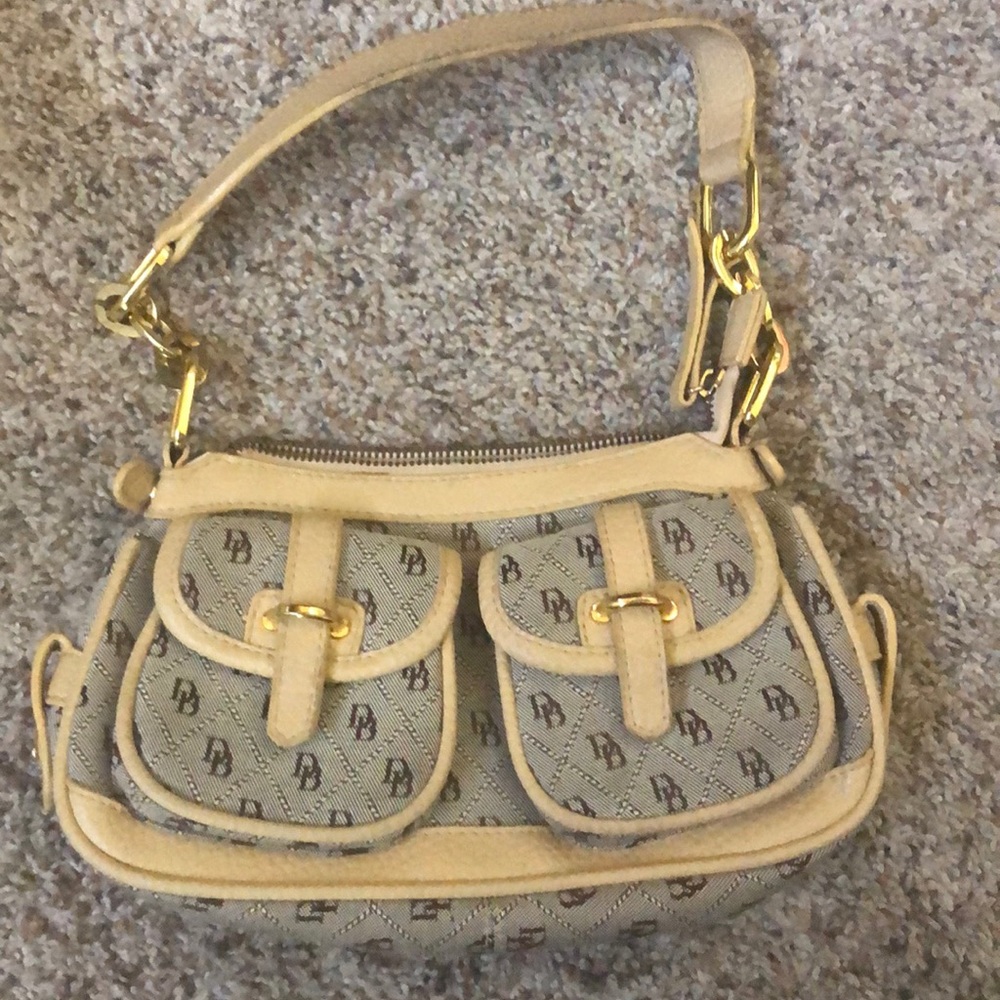 Small Dooney & Bourke purse
